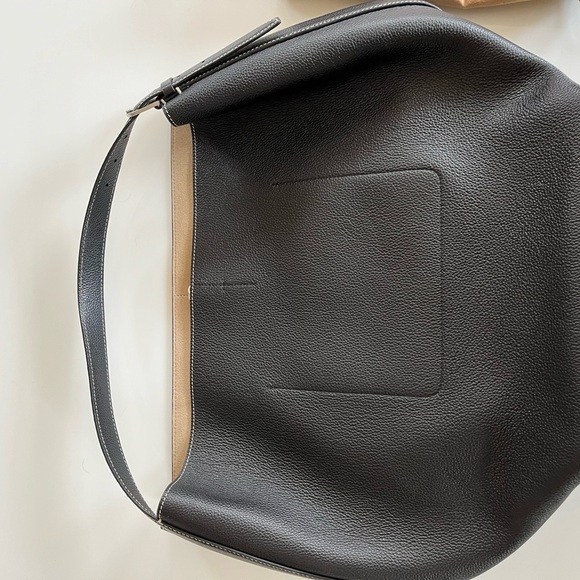 TOTEME Belted Leather Tote Bag - Picture 6 of 16